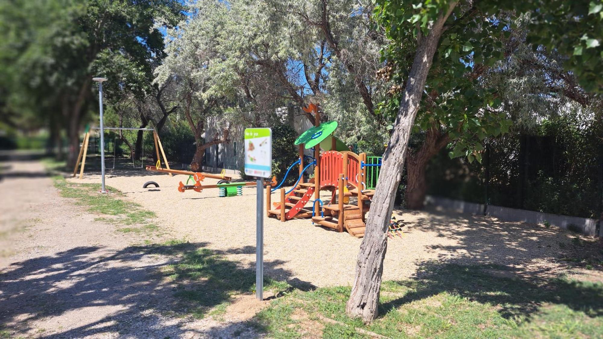 Mobile Home Climatise 3 Chambres A Narbonne Plage Exterior photo